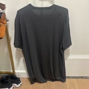 New Men's Lululemon Charcoal Gray T-Shirt